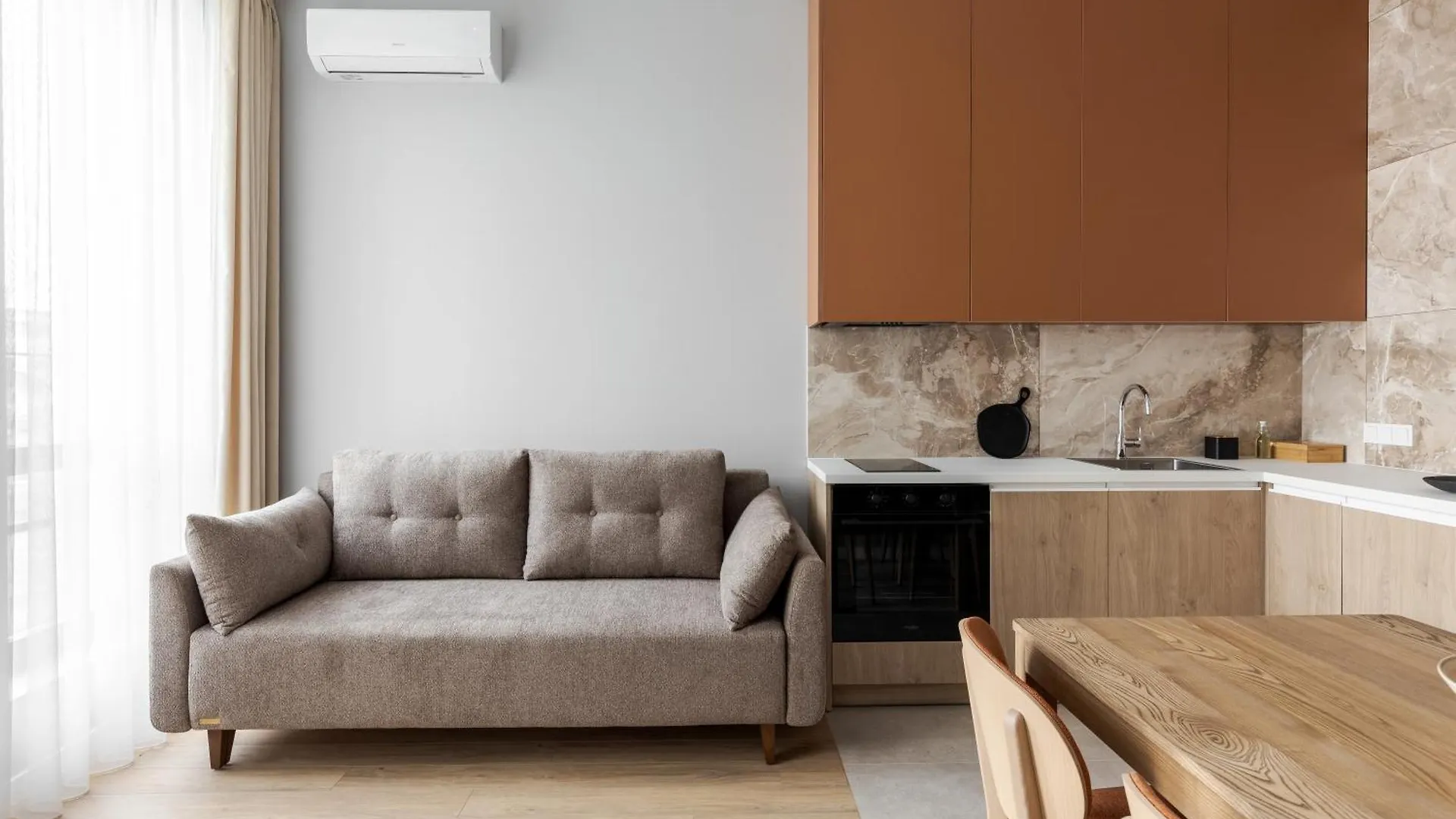 Forum Apartments 리비프