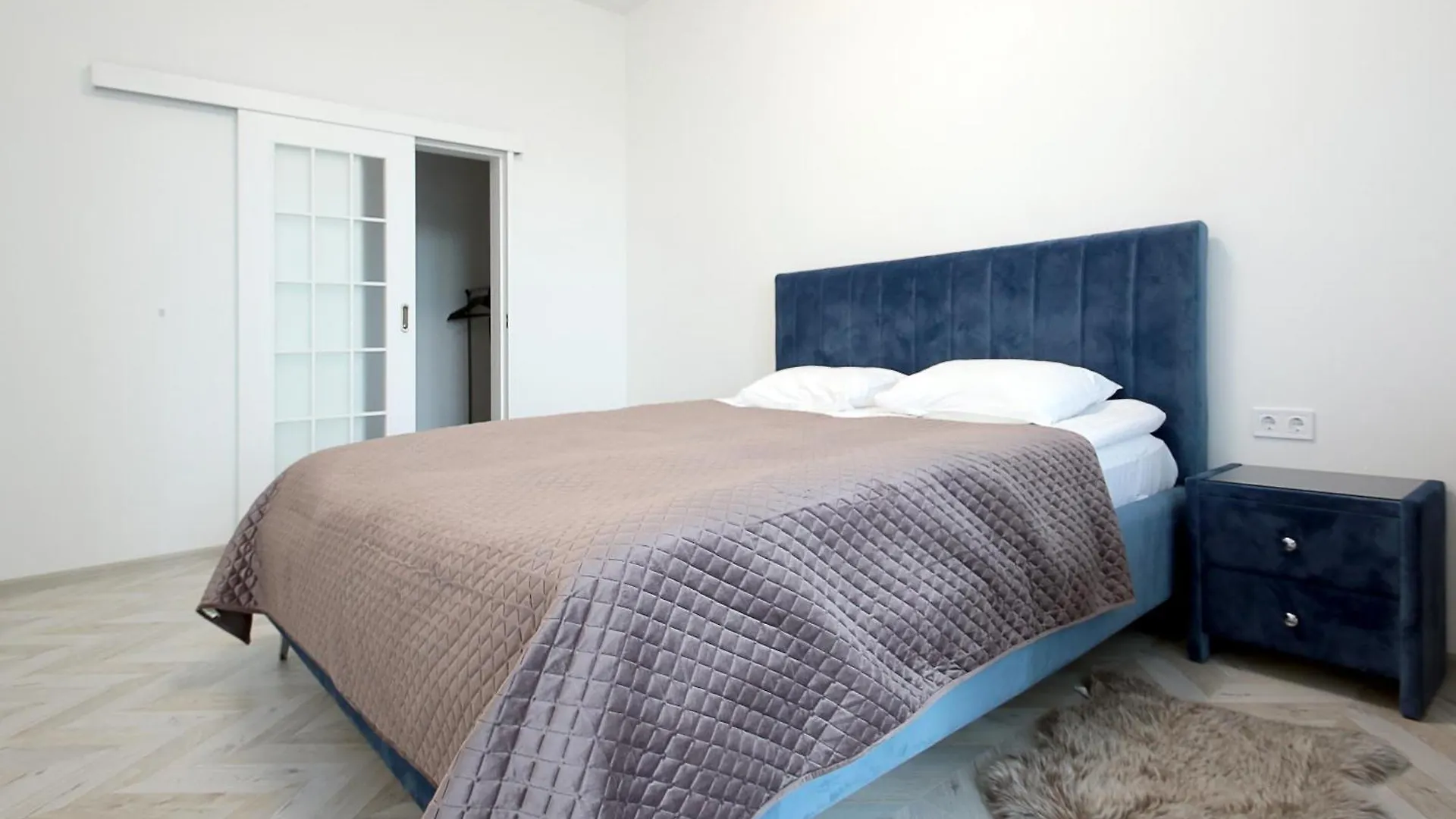 Forum Apartments 리비프