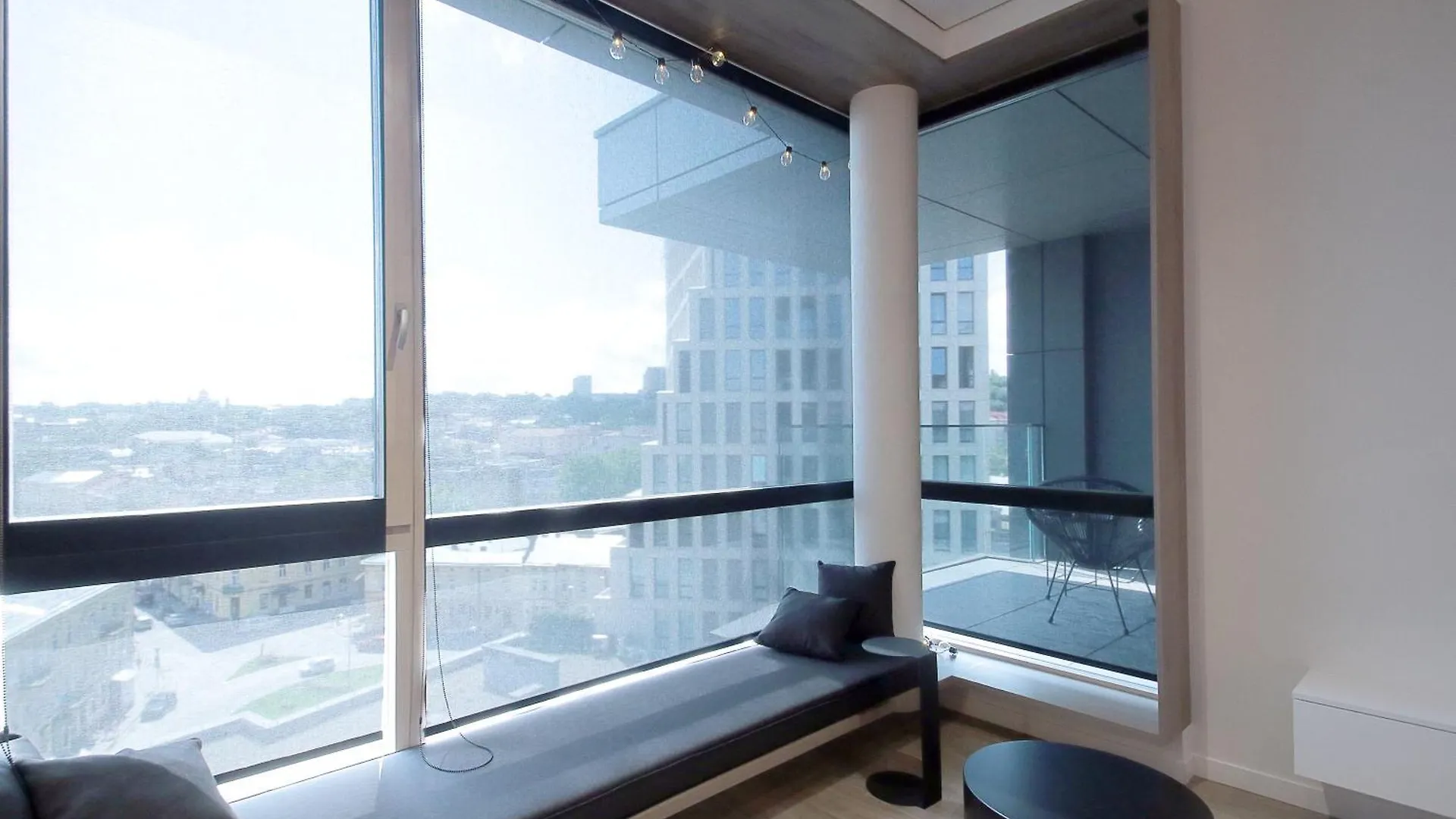Forum Apartments 리비프