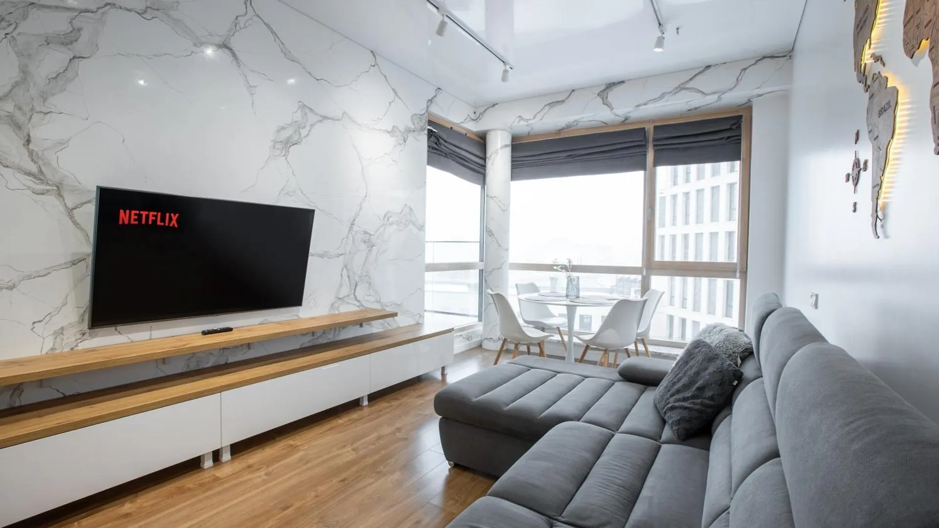 Forum Apartments 리비프 0*,