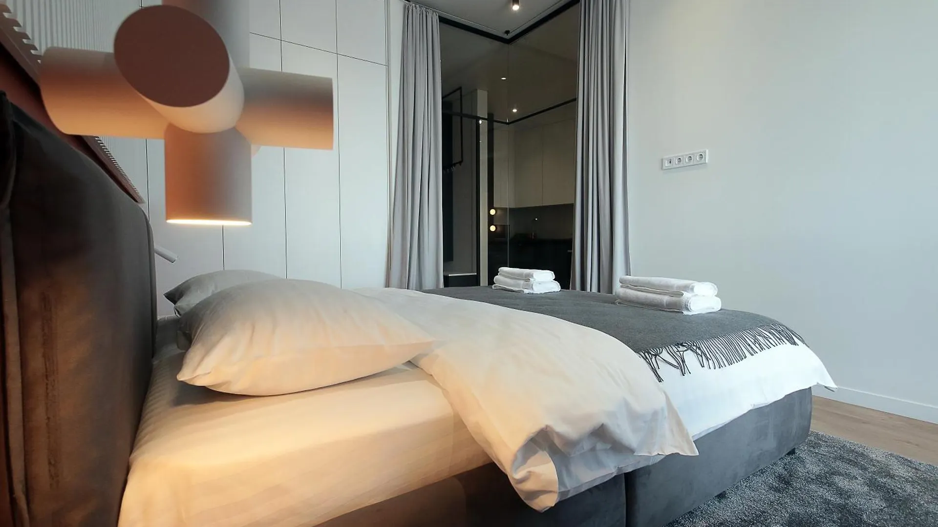 Forum Apartments 리비프