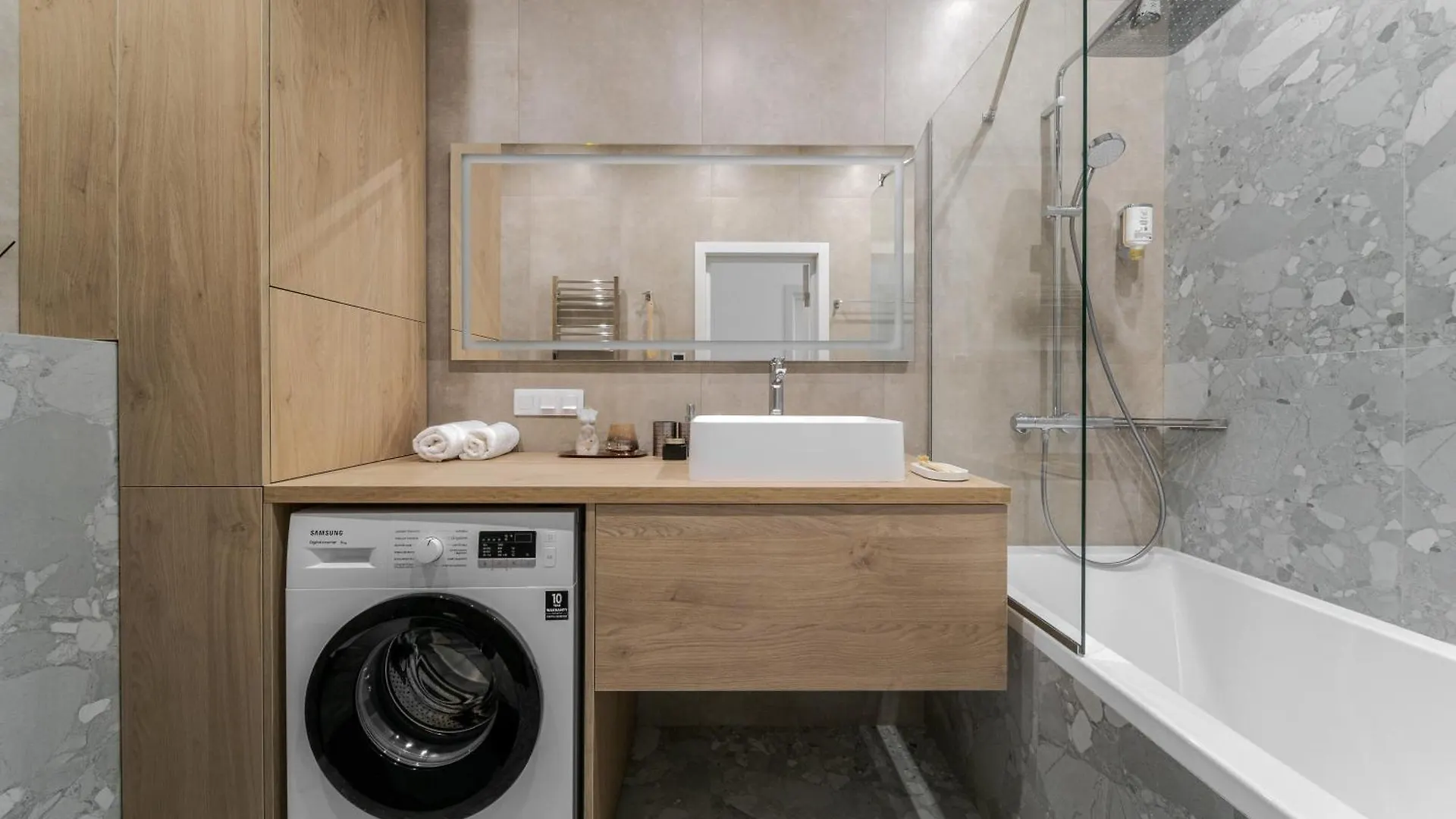 Forum Apartments 리비프 0*,  우크라이나