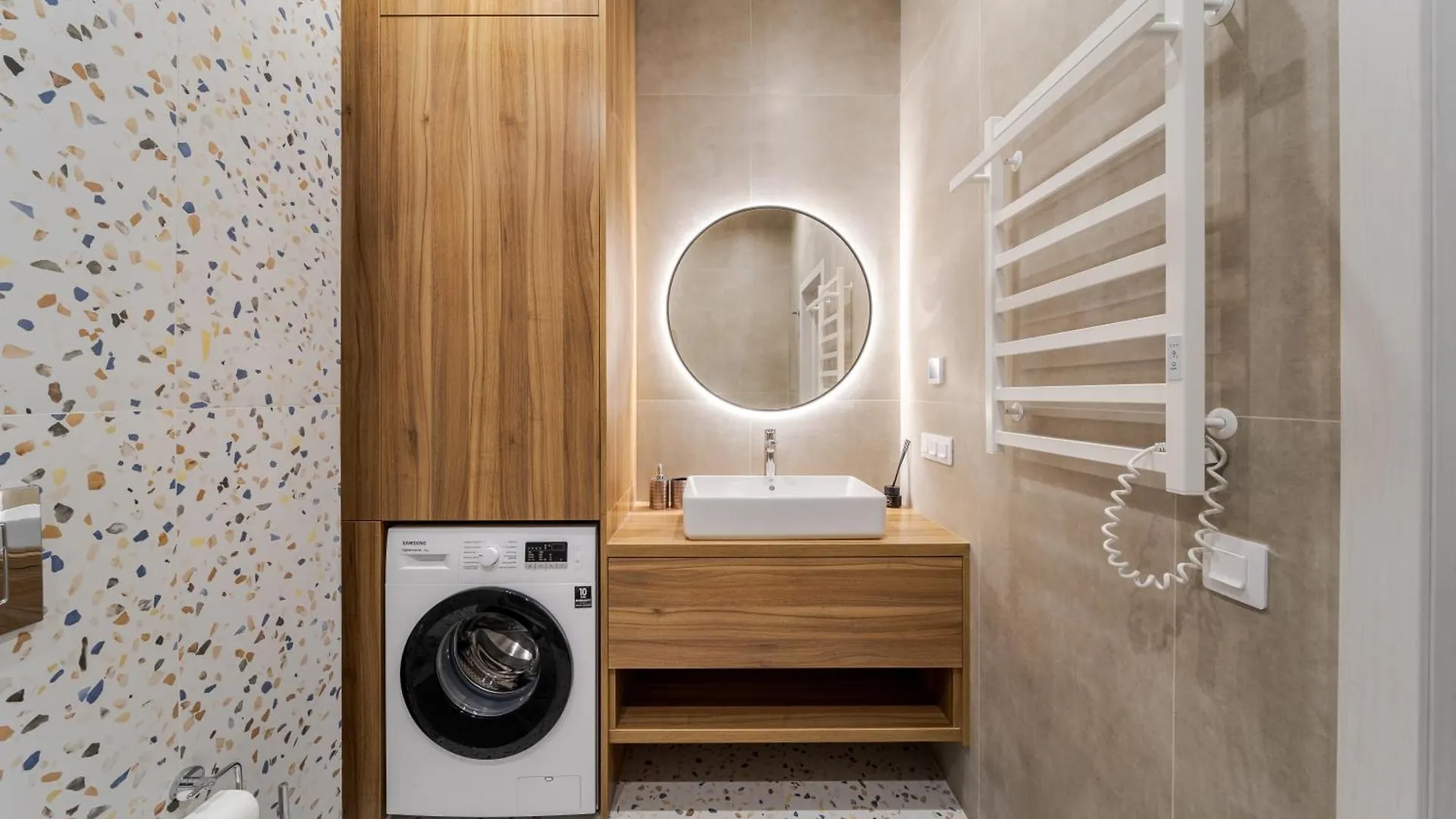 Forum Apartments 리비프