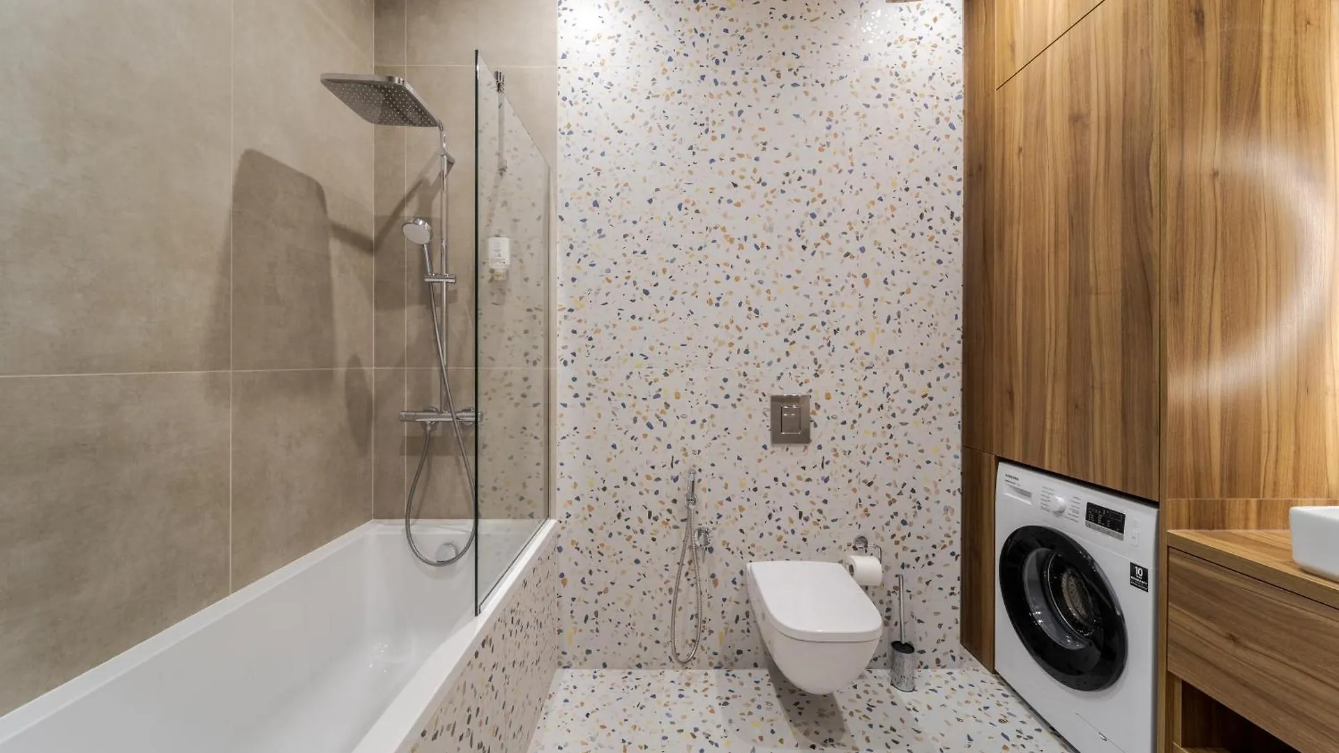 Forum Apartments 리비프