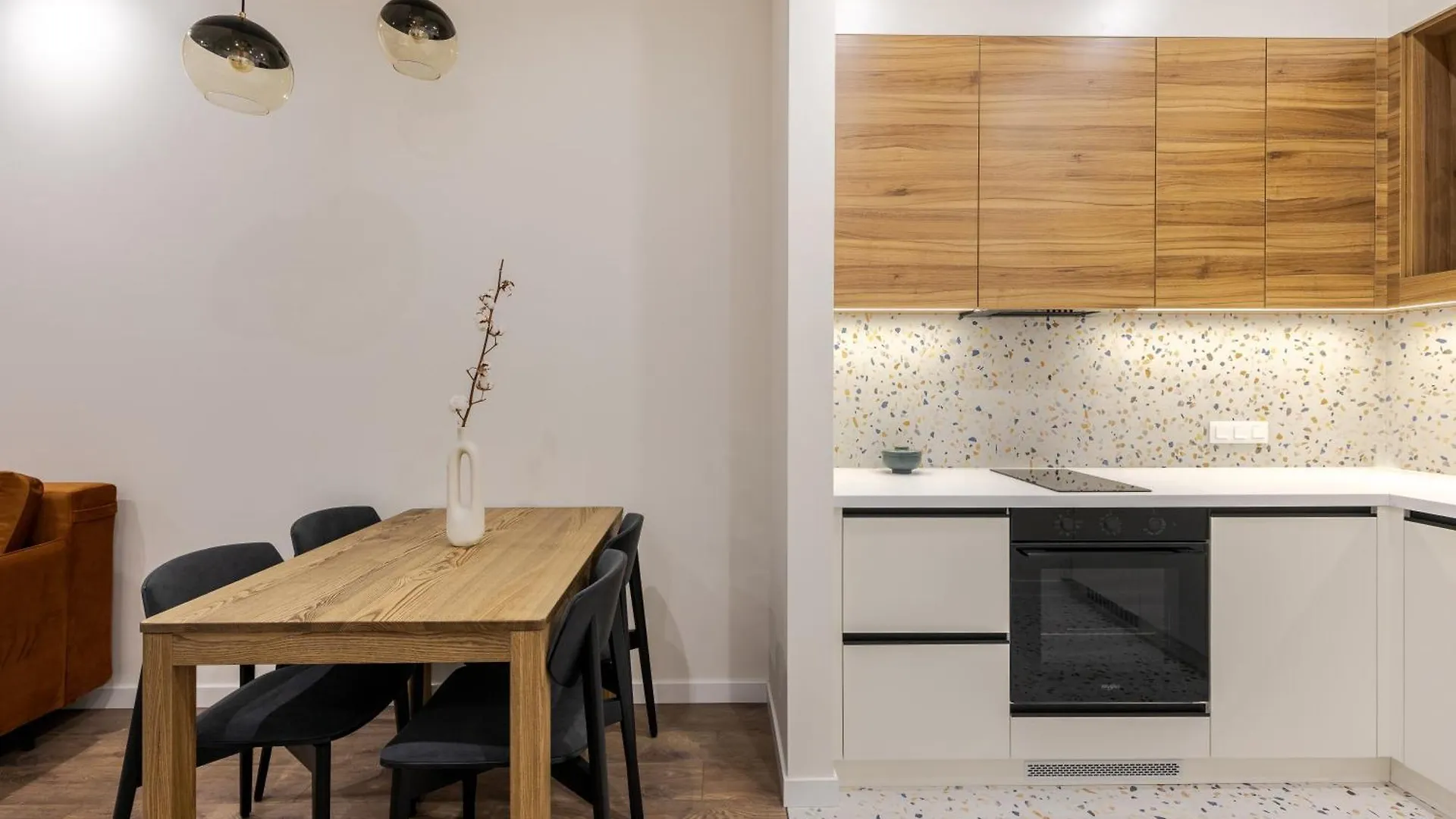 Forum Apartments 리비프